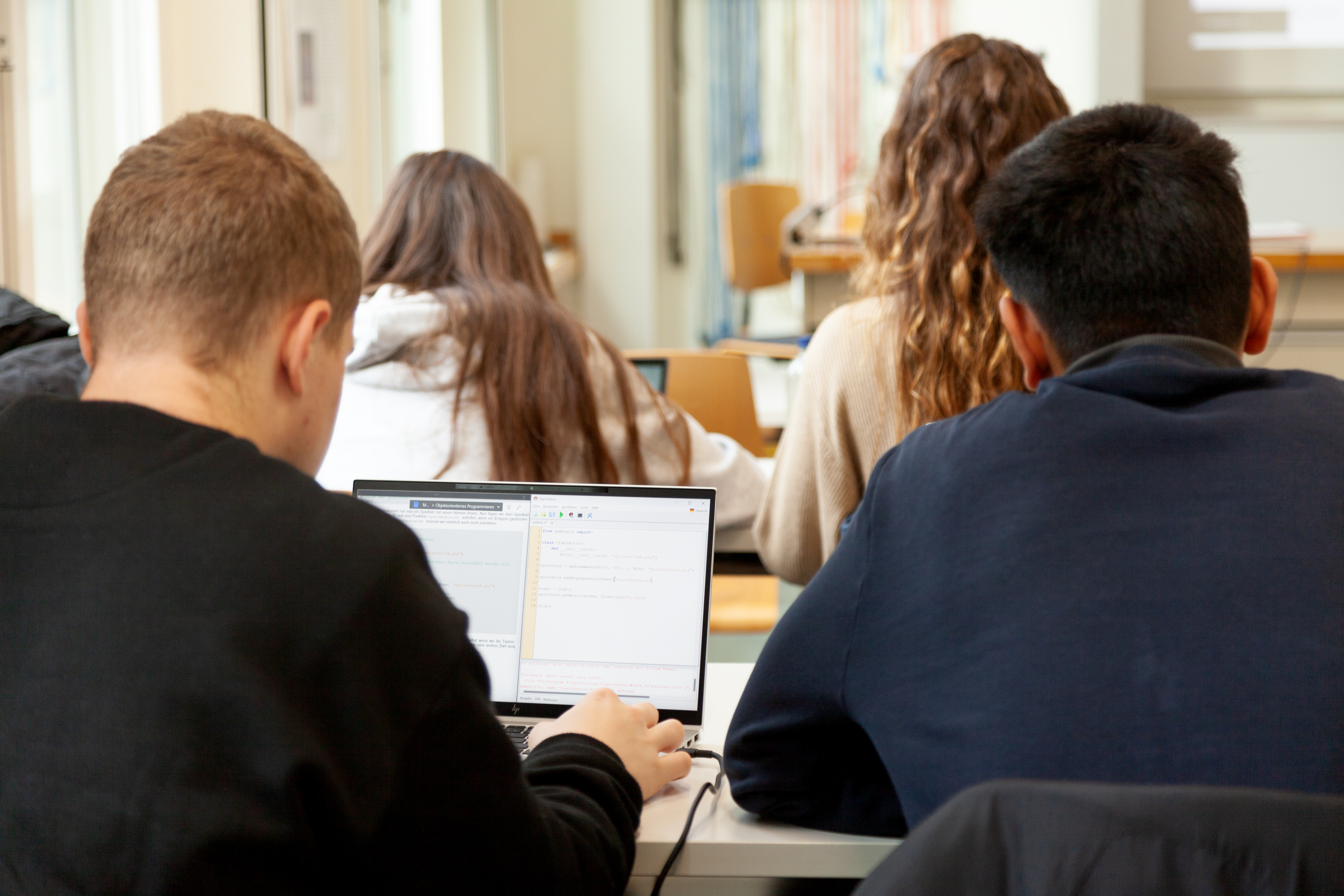 Gymnasialschülerinnen und -schüler